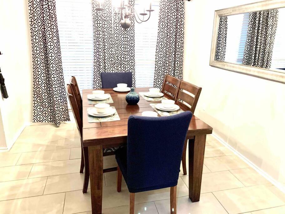 Modern Updates - Great Location - King Bed- Bmt San Antonio Buitenkant foto