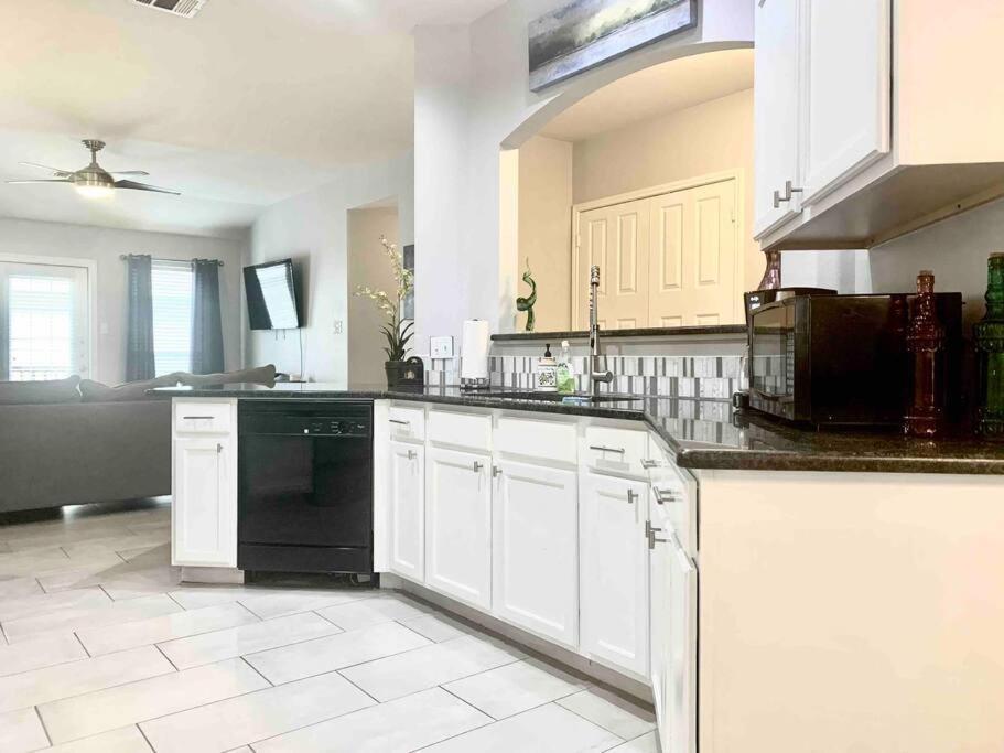 Modern Updates - Great Location - King Bed- Bmt San Antonio Buitenkant foto