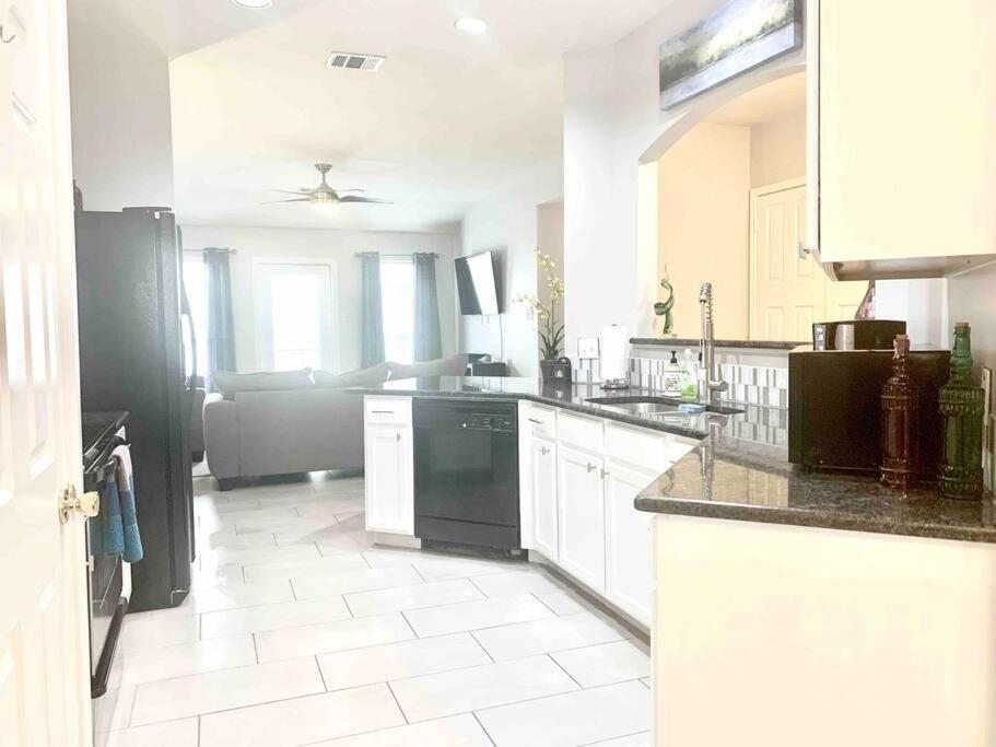 Modern Updates - Great Location - King Bed- Bmt San Antonio Buitenkant foto