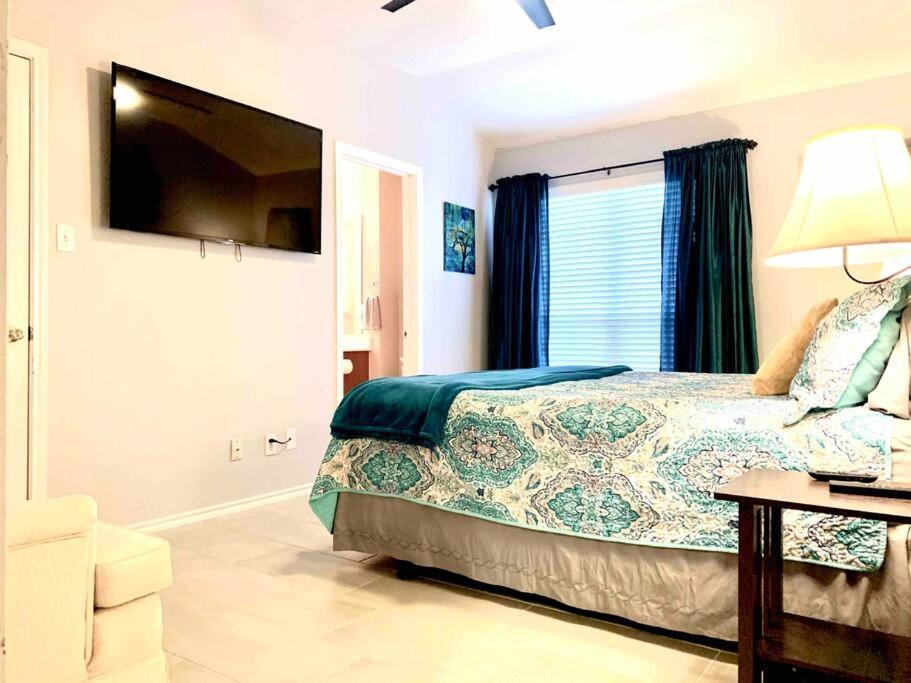 Modern Updates - Great Location - King Bed- Bmt San Antonio Buitenkant foto