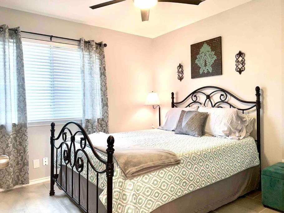 Modern Updates - Great Location - King Bed- Bmt San Antonio Buitenkant foto